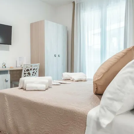 Mediterraneo Palace Luxury باكينو